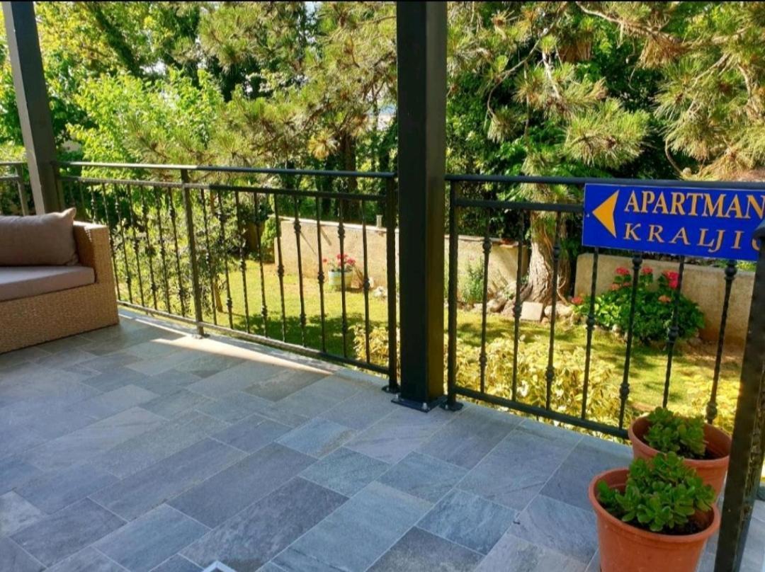 Apartments Kraljic Baska  Bilik gambar